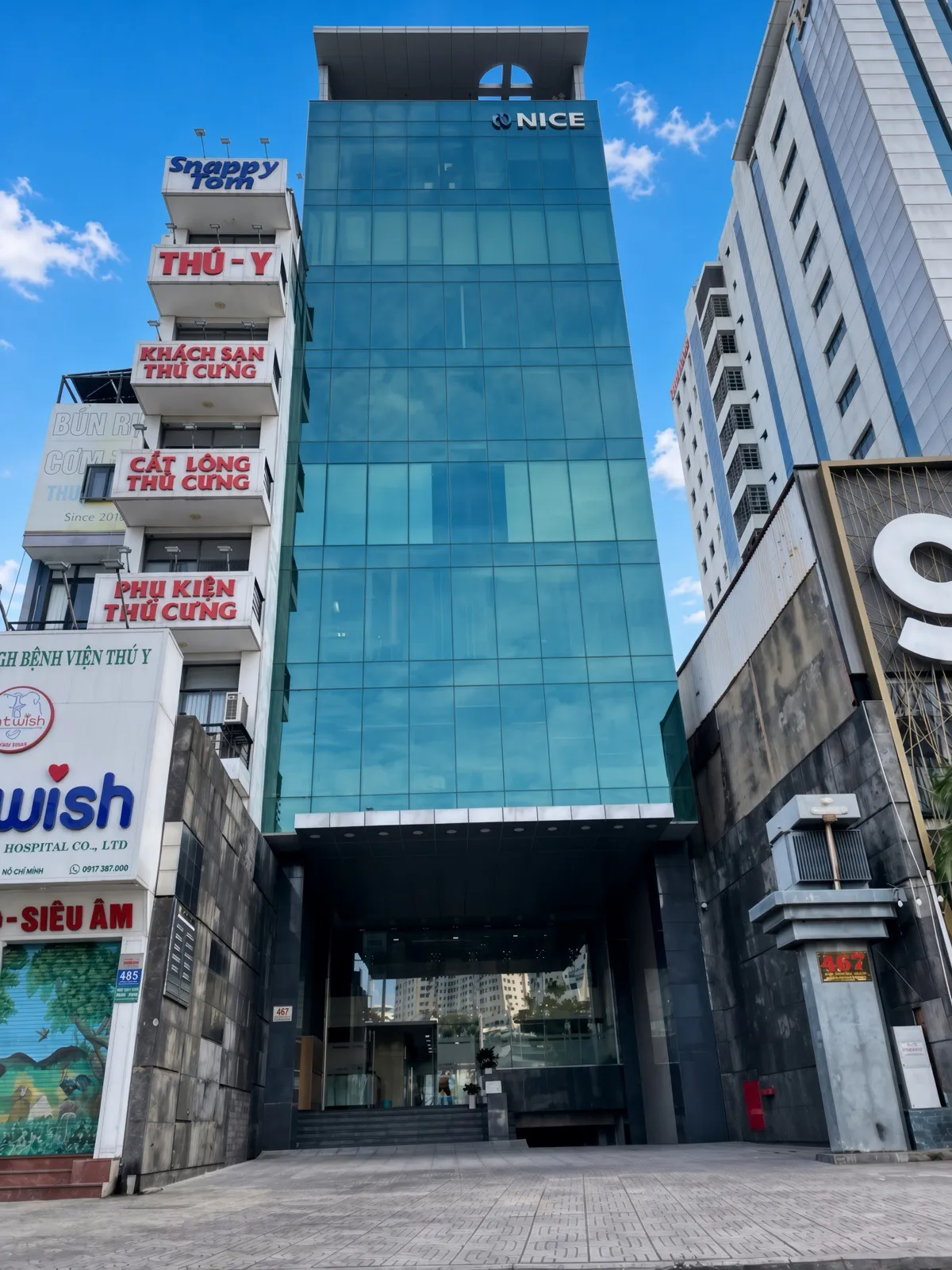 Nice Building glass facade on Dien Bien Phu Street, Binh Thanh